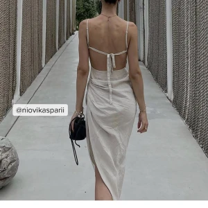 Begie linneklänning - Begie linneklänning i storlek 38 i fint skick.💛