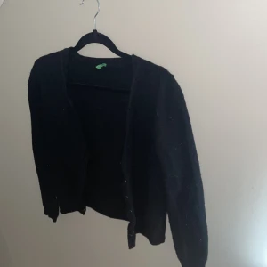 Kofta - Svart ullkofta från United Colors Of Benetton. Storlek xs-s. Fint skick. 