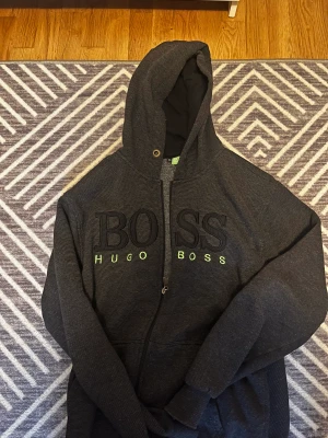 Hugo boss zip - Hugo boss zip Storlek L INTE ÄKTA 
