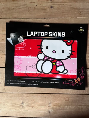 Hello kitty - För datorn. Inte öppnad och bra skick! Jättegullig :)