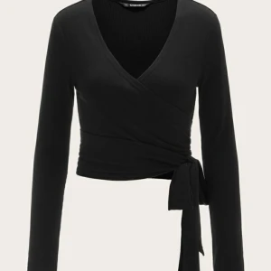 Svart tröja - Svart tröja från SHEIN aldrig använd 