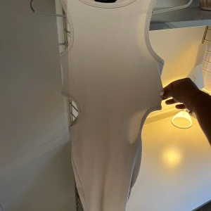 Fin ribbad klänning - Aldrig använd