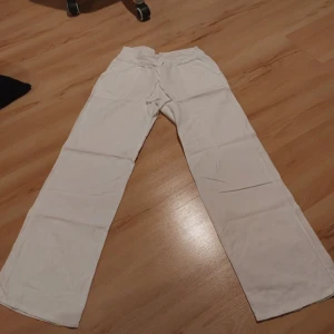 Linnebyxor  - helt nya linnebyxor 