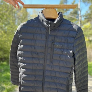 Jacka  - Peak Performance jacka högsta kvalitet ny skick 