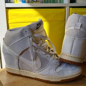 White Nike wedge sneakers, size 41, worn a few times now just sitting in the closet, in good condition