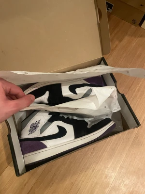 Jordan 1 purple - Pris kan diskuteras Fint skick med lite crease Storlek 44 MIDS