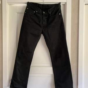Säljer dessa snygga retro Levis jeansen pga för stora för mig. W33L32 straight fit 