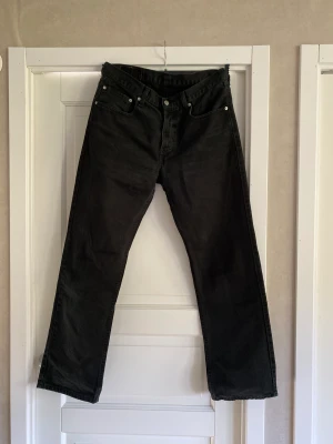 Levis jeans  - Säljer dessa snygga retro Levis jeansen pga för stora för mig. W33L32 straight fit 