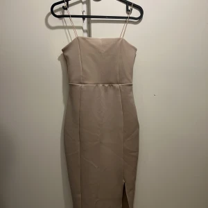 Klänning  - Oanvänd 