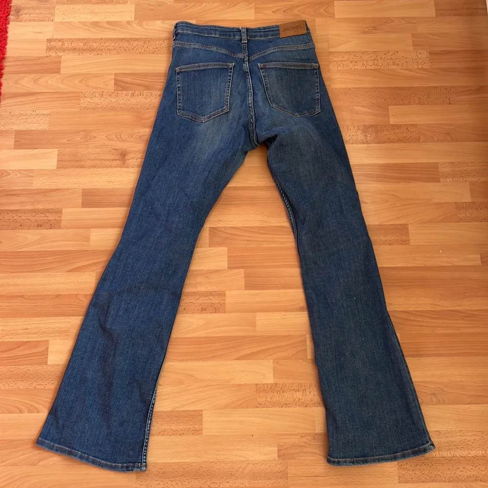 Bootcut monki jeans, storlek 30 . Jeans & Byxor.