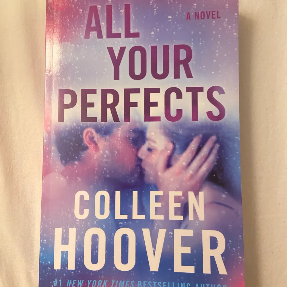 All your perfects av Colleen Hoover!! en second chance romance om ett gift par som upplever svårigheter. Jättesöt och lättläst bok! Som nyskick  (på engelska) . Övrigt.