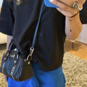 Zadig nano - Säljer denna Sunny nano studs bag fråg zadig 💘 skickar bilder om nån så vill! Köpt för 3500 på zadigs hemsida! 