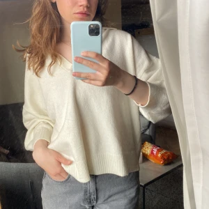 Stickad tröja  - Helt oanvänd stickad tröja från HM. Jättefin men jag får inte användning av den!❤️‍🩹