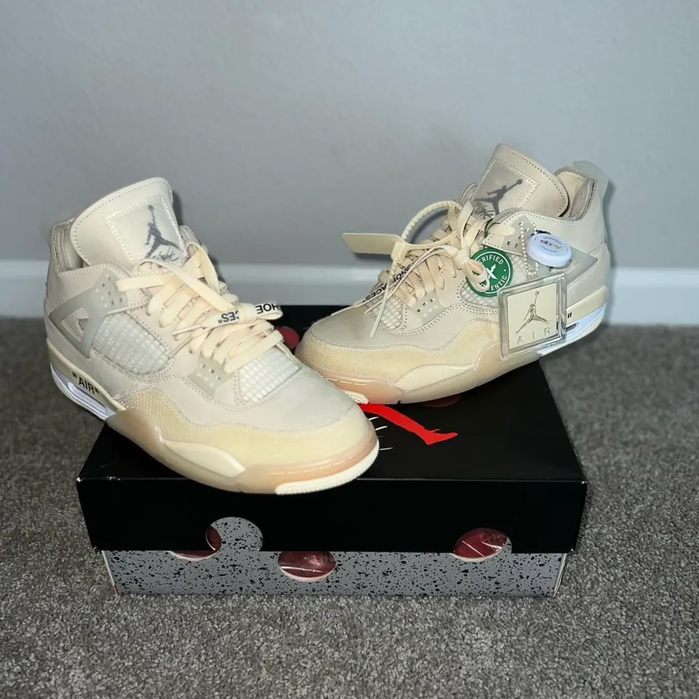 Jordan 4 off white sail Storlek 44 Authentication finns. Skor.