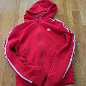 Hopdie dragkedja Adidas - Adidas tröja med dragkedja