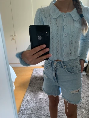 Ljusblå stickadkofta  - Ljusblå stickad kofta Asos  Strl. Xs 100kr