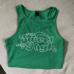 Crop Top - Köpte för ca 1 år sedan , använt väldigt lite. Inga skador 💓  Priset är förhandlingsbart!