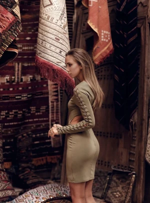 Lisa Olsson x Nelly - Säljer denna magiska klänning från Lisa Olssons kollektion för Nelly. Endast använd 1 gång, så i väldigt fint skick. 