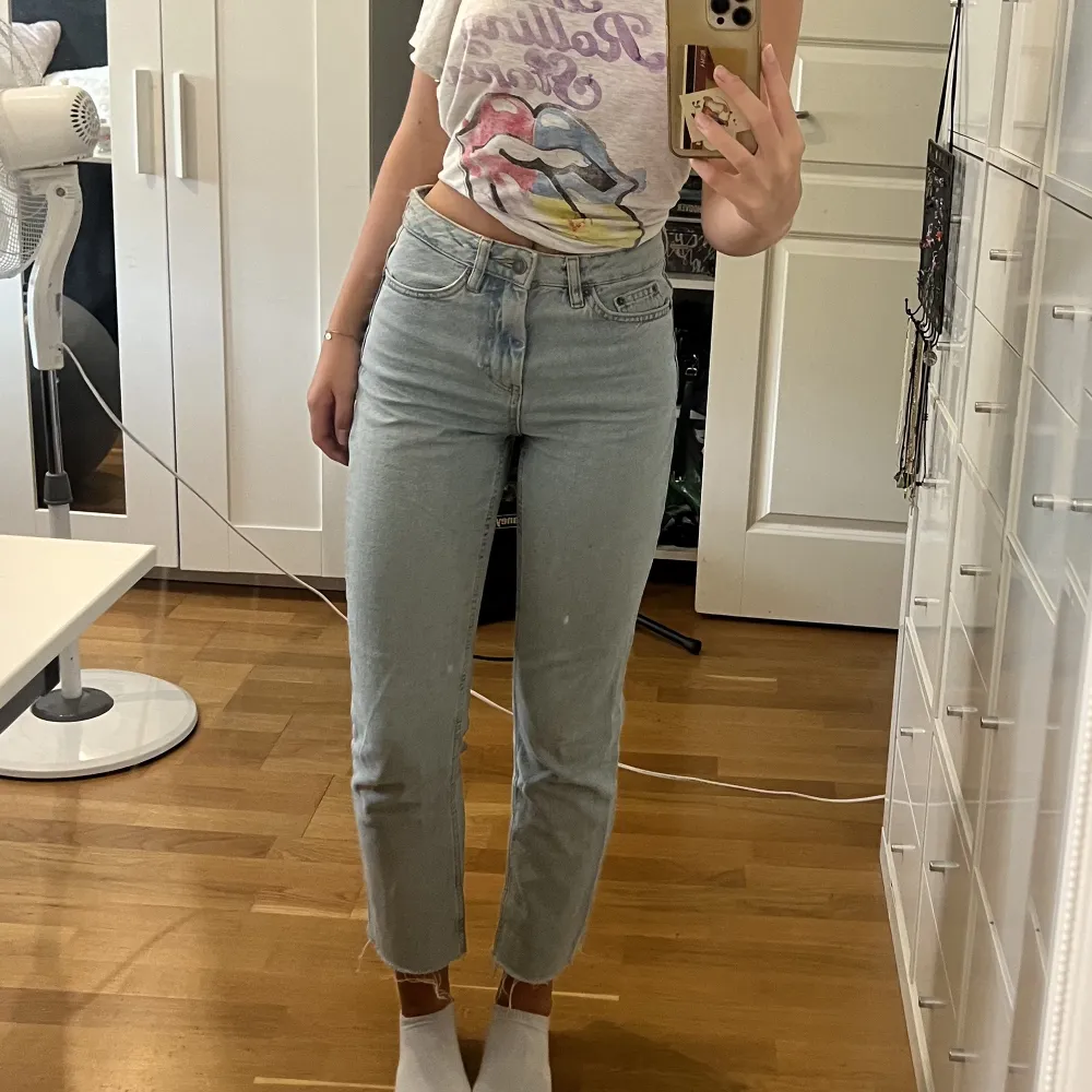 Jeans från subdued, använda fåtal gånger, nypris ca 700kr, straight leg . Farkut & Housut.