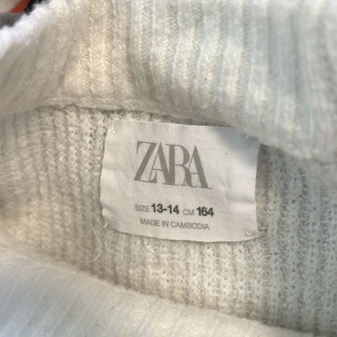 Vit stickad tröja - 90