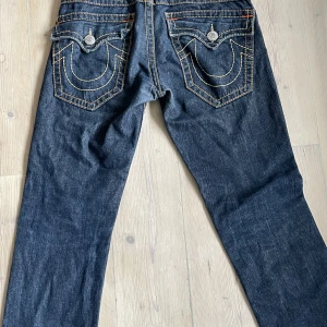 True religion jeans - Säljer mina true religion jeans då jag knappt användt dem :)