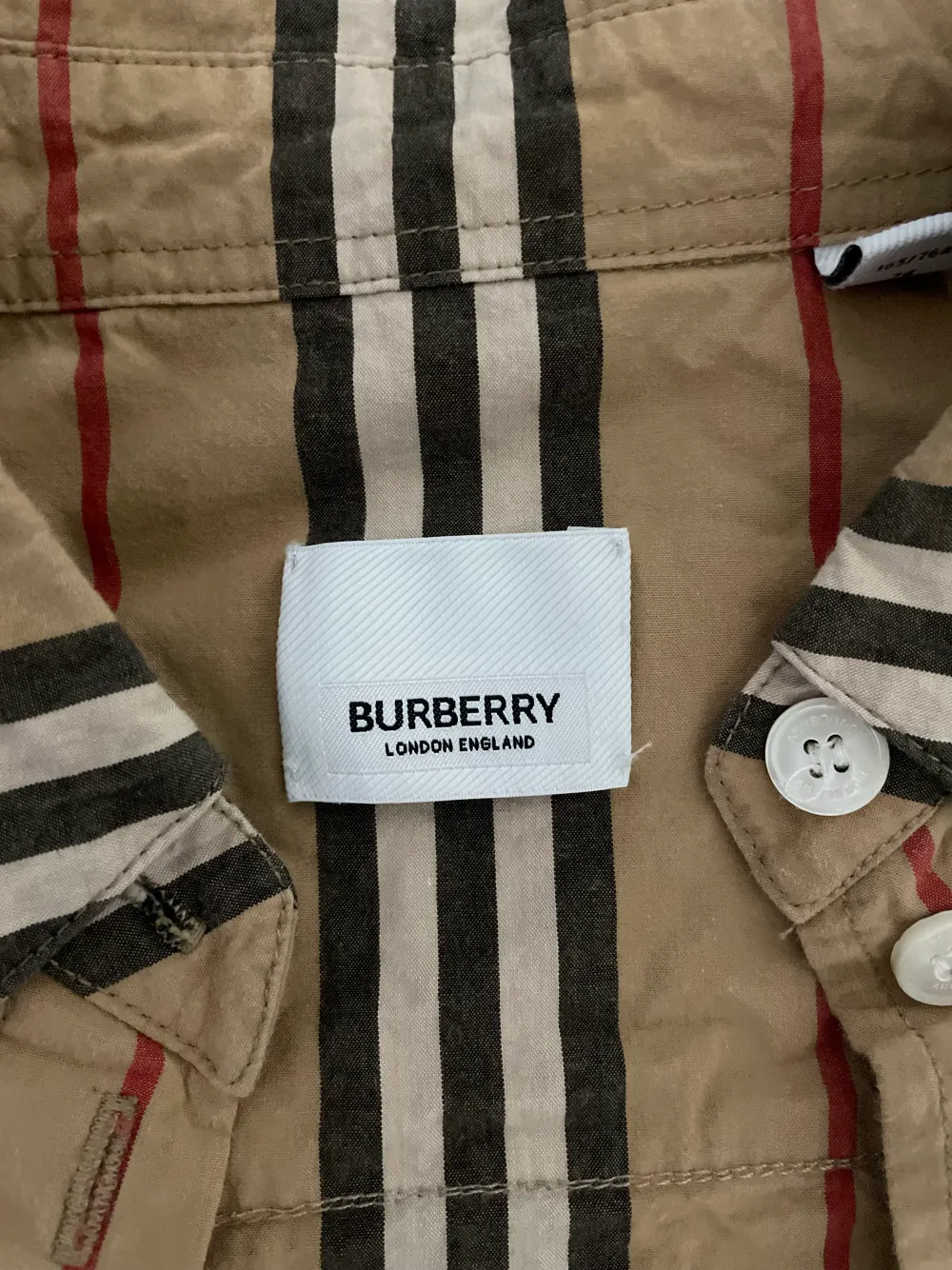 Burberry Authentic Size 34. Blusar.