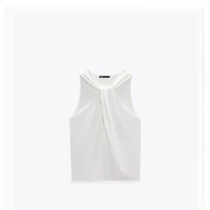 Zara topp  - Vit topp från zara använd 1 gång ❤️❤️