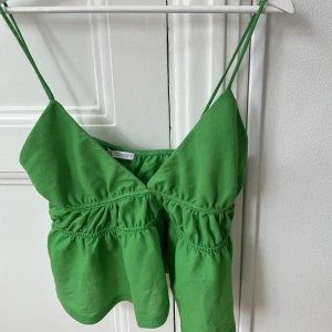 Grönt Zara linne  - Linne från zara i storlek S. Använd 2 gånger! 