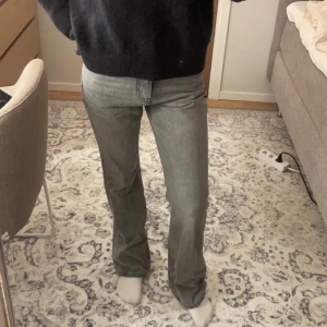 Gråa jeans  - Gråa jeans ifrån Gina. Supersnygga till hösten! Skriv för fler bilder ☺️