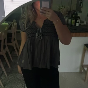 Odd Molly topp - Köpt här på plick men aldrig använd då jag tycker den va lite liten 🤎