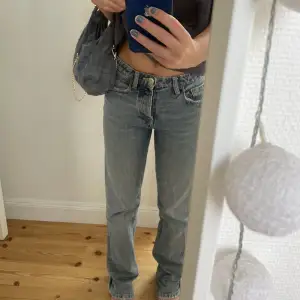Zara jeans strl 34, mid Waist