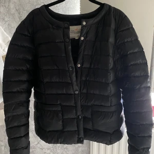 Jacka  - Fin höstjacka i jätte bra skick! Skriv privat för fler bilder❤️