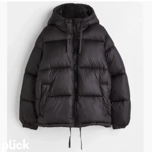 Vinter jacka  - Super snygg, varm och trendig viner jacka från H&M . Storlek S, skriv för fler bilder💗