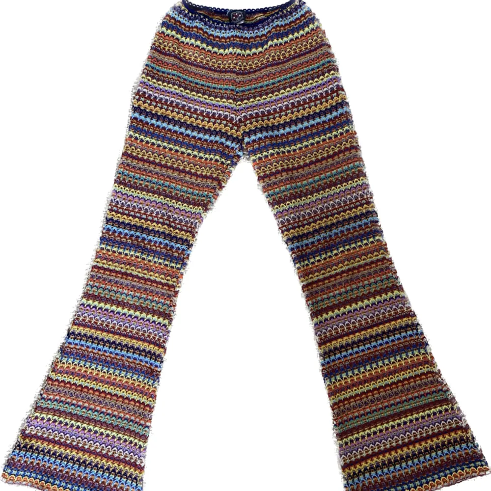 Unika mönstrade, högmidjade och utsvängda byxor, mjuka och sköna (och snygga!!)💃🏻. Jeans & Byxor.