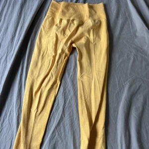 Gula träningstights från gymshark  - Gula träningstights från gymshark i fint skick