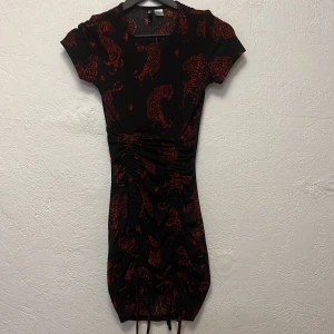 Svart klänning - Klänning från hm i stolen xxs. Använd men i bra skick. 