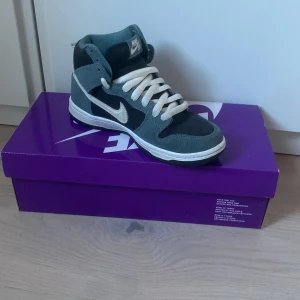Nike sb - Säljer mina Nike sb high ”mineral state” i stl 37.5 går upp i pris de går för 1800 säljer för 1500