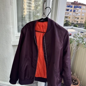 Tiger of Sweden bomberjacka  - Jättefin bomberjacka, använd 1 gång. Nypris 3000. 