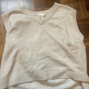 HM väst - Väst från HM i bomull  Stl S  OZ fit, passar någon som vanligtvis har M 