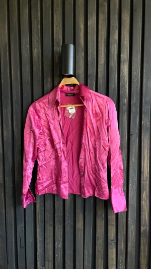 Skjorta  - Helt ny skjorta från Kappahl. Storlek 38.   Hämtas i Lund eller skickas om köparen står för frakten 😃