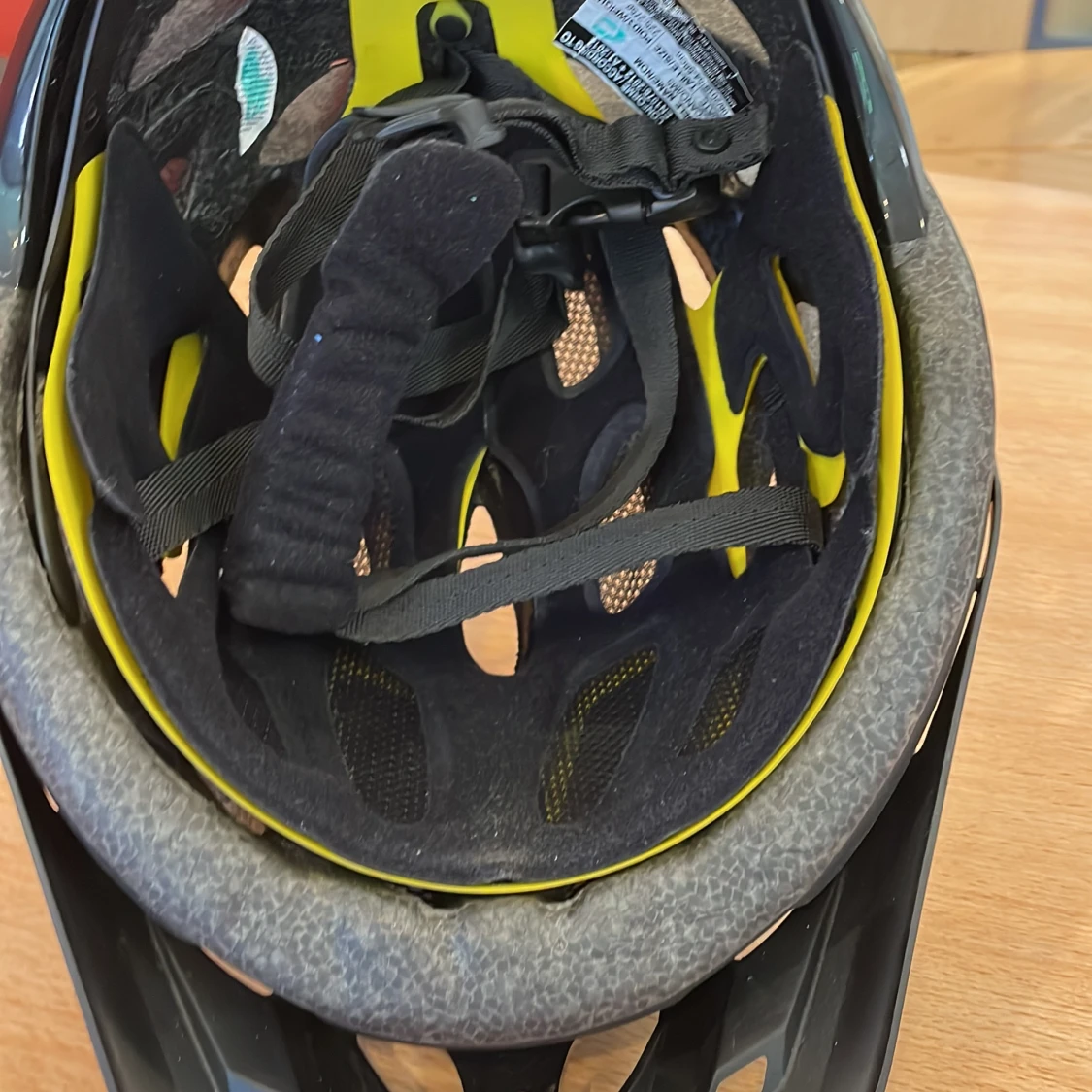 Galen cykelhjälm  - 90