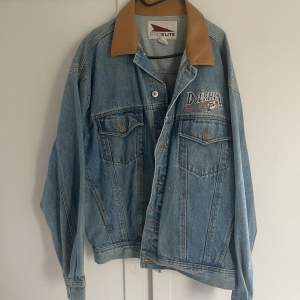 Jeans jacka, köpt i Los Angeles i en vintage butik 