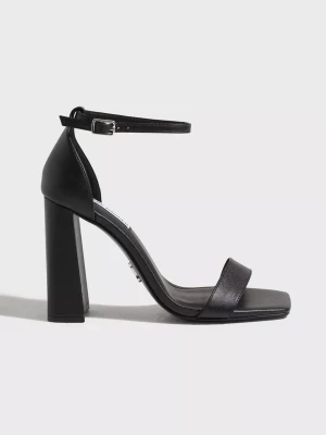 STEVE MADDEN  - Helt nya Steve Madden klackar, skickas i originalbox.  Köpta för 1399:- på Nelly.  Höjd: 11cm