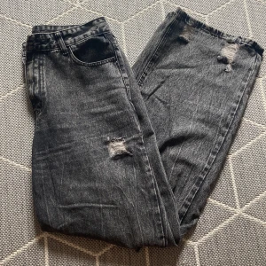 Högmidjade jeans  - Snygga jeans från shein. Säljer pga att de inte kommit till användning💓