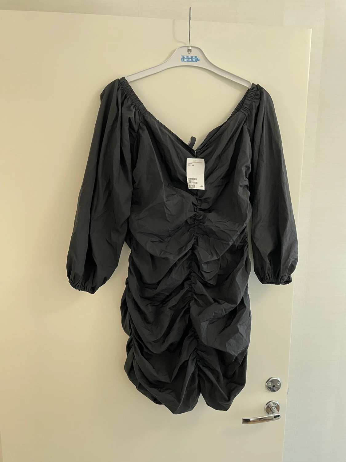 Oanvänd klänning storlek 42