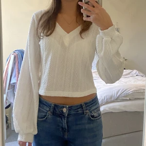 Tröja - Super gullig tröja som tyvärr inte kommer till användning!! Lite genomskinlig men inget som märks i dagsljus ❤️