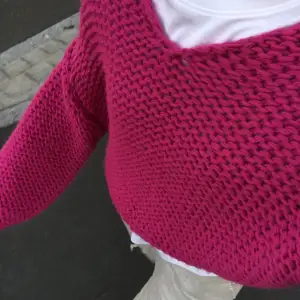 Chunky stickad tröja i ceris rosa från fobya💓 Storlek: s