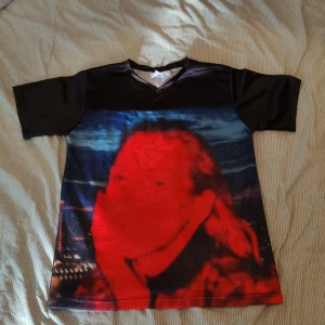 Veronica Maggio merch - Tvärfet Veronica Maggio jersey. Är tyvärr för liten för mig. 