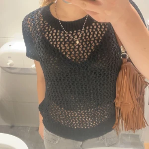 Topp - Säljer min svarta topp💓