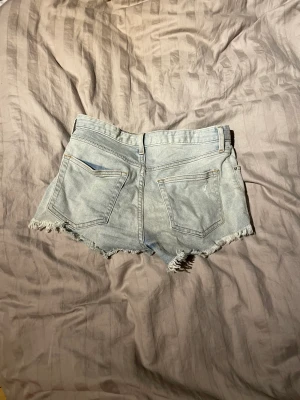 Jeansshorts  - Använda men inte slitna 